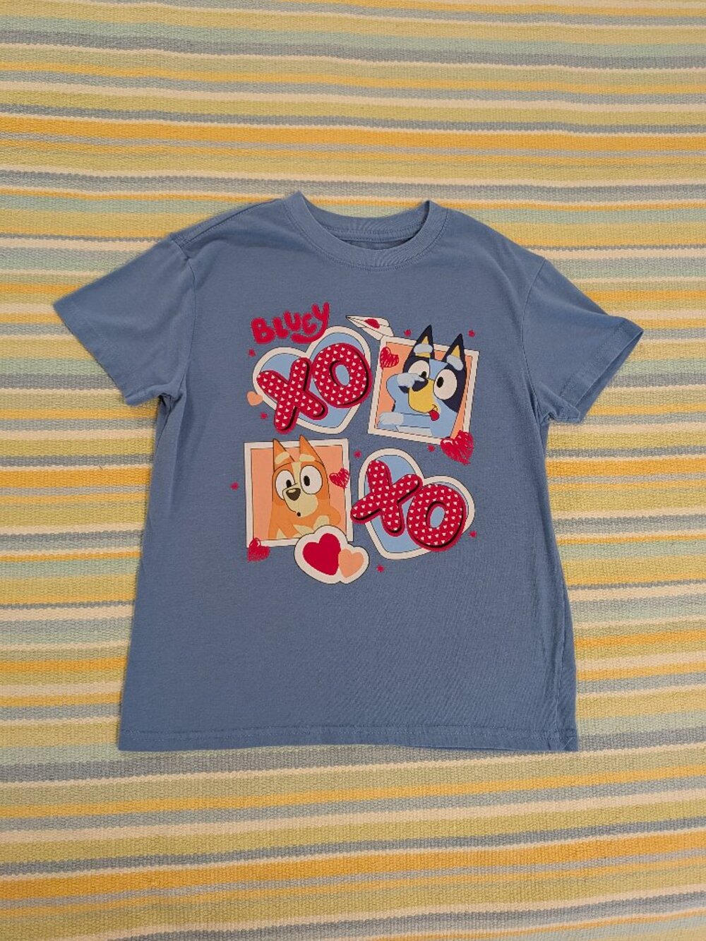 Bluey Valentine's Day shirt size M (8)